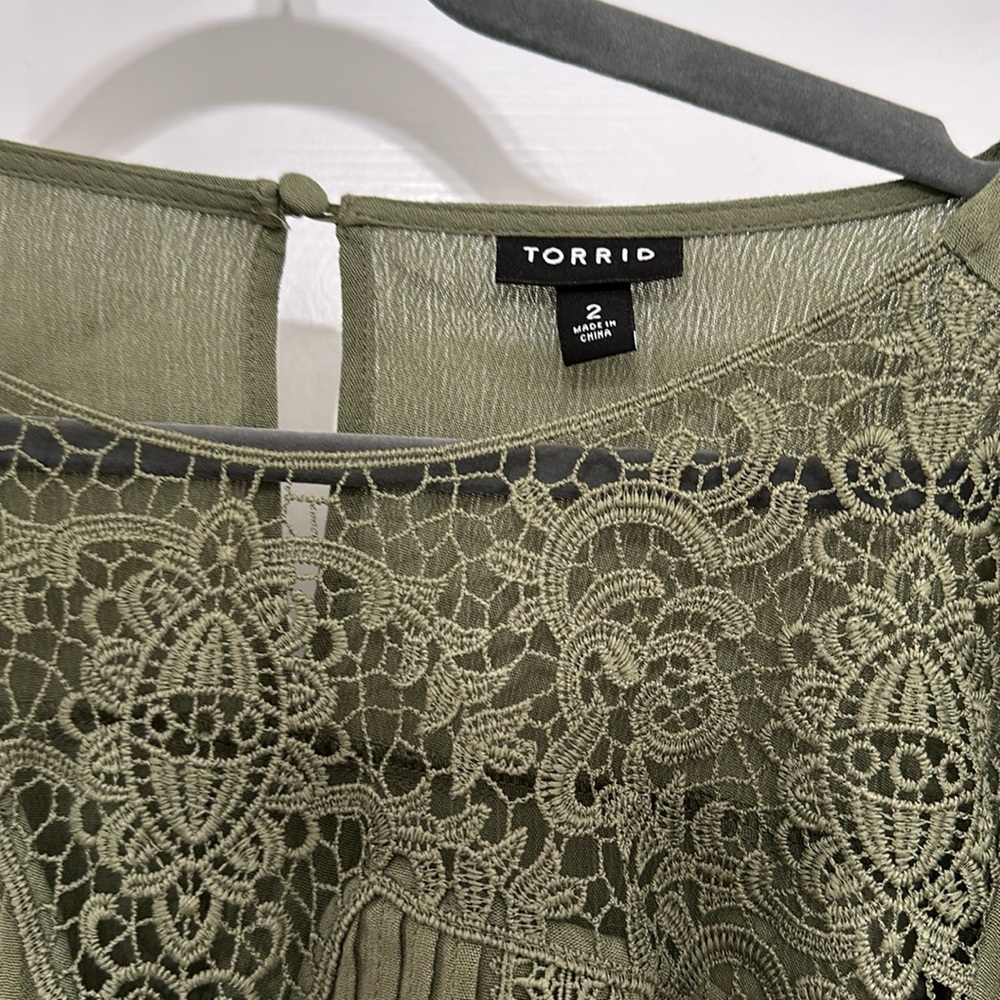 Torrid blouse size 2 - Picture 3 of 6
